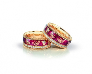 華洛芙為北京精品店設計的特別版指環——黃金蝴蝶