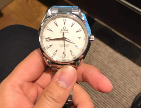 给老爸的60大寿礼物 欧米茄白盘海马8500