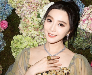 范冰冰现身戴比尔斯纽约麦迪逊大道旗舰店开幕庆典