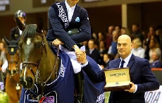 Julien Epaillard和“Quatrin de la Roque”在“浪琴表国际马联世界杯障碍赛”波尔多站赛事荣膺冠军