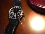 想戴一块别致的表 入手雅克德罗时分小针盘系列J005020203腕表