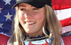 浪琴表优雅形象大使米凯拉·席弗琳于2017年圣莫里茨国际滑雪联会世界高山滑雪锦标赛的大曲道赛中勇夺银牌
