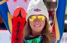 浪琴表优雅形象大使米凯拉·席弗琳胜出赛季最后一场混合式高山滑雪赛