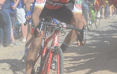 BMC竞速车队领队范·阿尔韦特在巴黎-鲁贝赛中赢得个人首座“五大古典赛”冠军