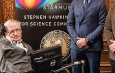 欧米茄成为斯坦梅斯大会全新合作伙伴 为史蒂芬•霍金科学传播奖得主打造专属欧米茄超霸腕表