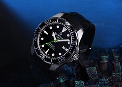 动感时尚 雪铁纳动能系列橡胶带款自动潜水腕表