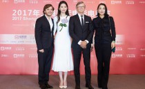 刘亦菲佩戴CHAUMET Joséphine耳环出席《烽火芳菲》发布会 