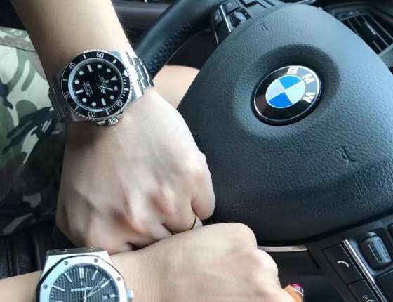 在高的温度也挡不住对腕表的热情 恭喜朋友入手劳力士无厉黑鬼