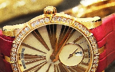罗杰杜彼王者系列玫瑰金镶钻自动腕表现货 更会有玫瑰金同款腕表正在热卖 