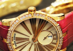 羅杰杜彼王者系列玫瑰金鑲鉆自動腕表現貨 更會有玫瑰金同款腕表正在熱賣 