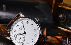 典雅风范 名匠系列精钢腕表