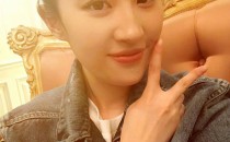 与美“结缘”，刘亦菲佩戴尚美巴黎Liens Séduction结•缘主题手镯庆生