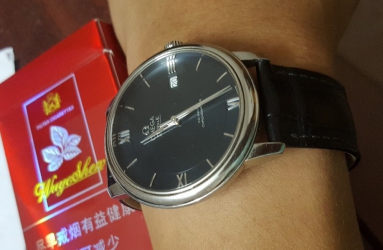 带了半年了欧米茄蝶飞典雅蓝盘 上几张图