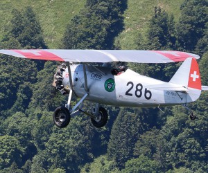 重返蓝天 豪利时推出限量版大表冠腕表，纪念经典的Dewoitine D.26飞机