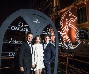 歐米茄攜手埃迪·雷德梅尼于威尼斯發布全新海馬系列Aqua Terra腕表