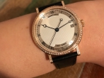 简单大气的设计风格 宝玑经典 18K玫瑰金镶钻腕表
