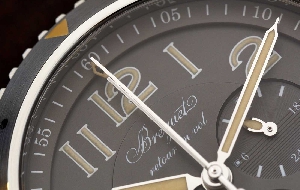 手表镜面材质特点 手表镜面划痕如何修复