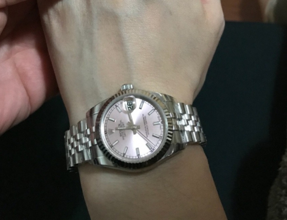 十五周年+老婆生日 送她一块劳力士腕表