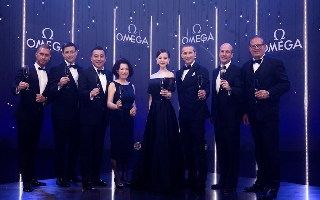 欧米茄携手品牌名人大使刘诗诗在京发布全新星座系列“蓝色星空”限量版女士腕表