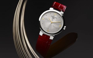 路易威登推出Tambour Slim Metallic Flower腕表