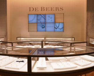 不用出国，你也能享受到De Beers全球总店的待遇