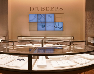 不用出国，你也能享受到De Beers全球总店的待遇
