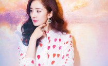 圆梦大使杨幂佩戴伯爵珠宝出席东方卫视跨年盛典
