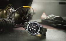 创意推动时间 ORIS豪利时大表冠飞行员世界时腕表，用表圈推动的世界时
