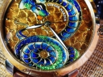 精湛的工藝令人折服  雅典琺瑯靈蛇與帆船腕表