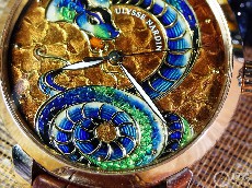 精湛的工艺令人折服  雅典珐琅灵蛇与帆船腕表