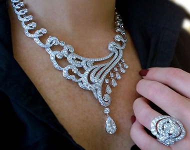 戴比爾斯Sirocco系列珠寶告訴你風的形狀