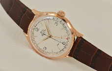 永恒的年轻与活力 实拍美度表舵手系列1939年复刻版“中央指针式日历”限量款腕表