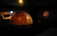 太空传奇 欧米茄亮相《星球奇境》宇宙特展
