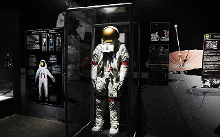 太空传奇 欧米茄亮相《星球奇境》宇宙特展