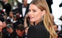 DOUTZEN KROES  佩戴PIAGET伯爵珠宝闪耀第71届戛纳电影节