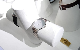 #经典新生# Swatch全新发布SKIN IRONY超薄金属系列腕表