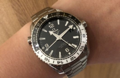 戴着洗澡也不成问题 入手欧米茄海马太极圈