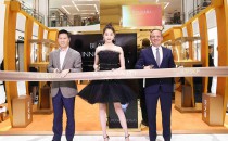 关晓彤现身宝格丽LVCEA Tubogas光环腕表北京站巡展，闪耀青春光环