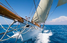 雕琢以人为本的未来：沛纳海航海大使EILEAN双桅古典帆船在Homo Faber工艺庆典展出