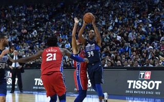 这一刻 火力全开 天梭表携手名宿球星助力NBA中国赛上海站
