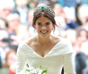 英国王室尤金妮公主佩戴宝诗龙祖母绿钻石皇冠举行盛大婚礼