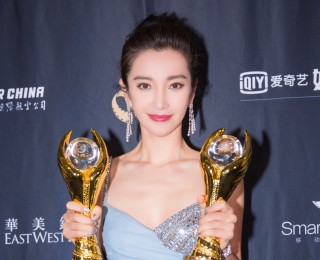 戴比尔斯珠宝相伴李冰冰闪耀出席第十四届中美电影节颁奖典礼