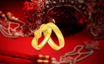 龙凤祥珠宝 结婚买钻石戒指还是黄金戒指