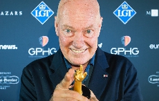 日内瓦高级钟表大赏授予让-克劳德•比弗先生“评委会特别奖” 表彰其45年来对制表业做出的卓越贡献