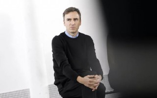 Raf Simons离开Calvin Klein,社交媒体压迫下的60后设计师