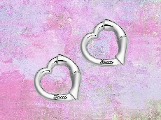 Gucci银饰：戴个珠宝都是爱你的形状