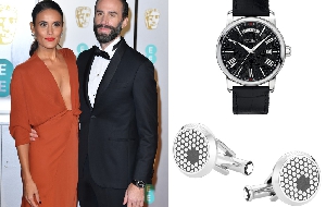 著名演员约瑟夫·费因斯佩戴万宝龙腕表、袖扣亮相2019英国电影学院奖颁奖典礼