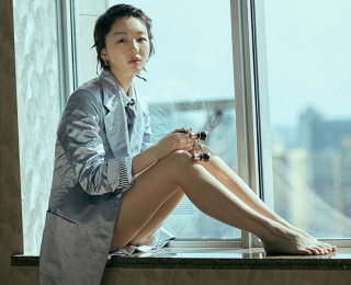 周冬雨佩戴Boucheron宝诗龙Quatre系列作品出席电影《阳台上》首场点映
