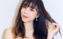 张静初佩戴戴比尔斯高级珠宝 出席亚洲电影大奖颁奖典礼