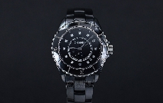 白天不懂夜的黑  香奈儿推出全新J12黑色腕表